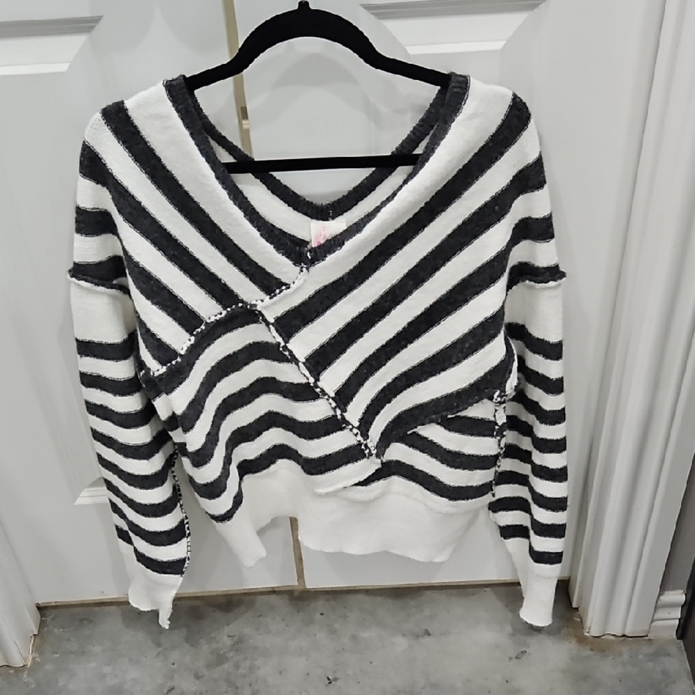 Chic Striped V-Neck Sweater in Black and White